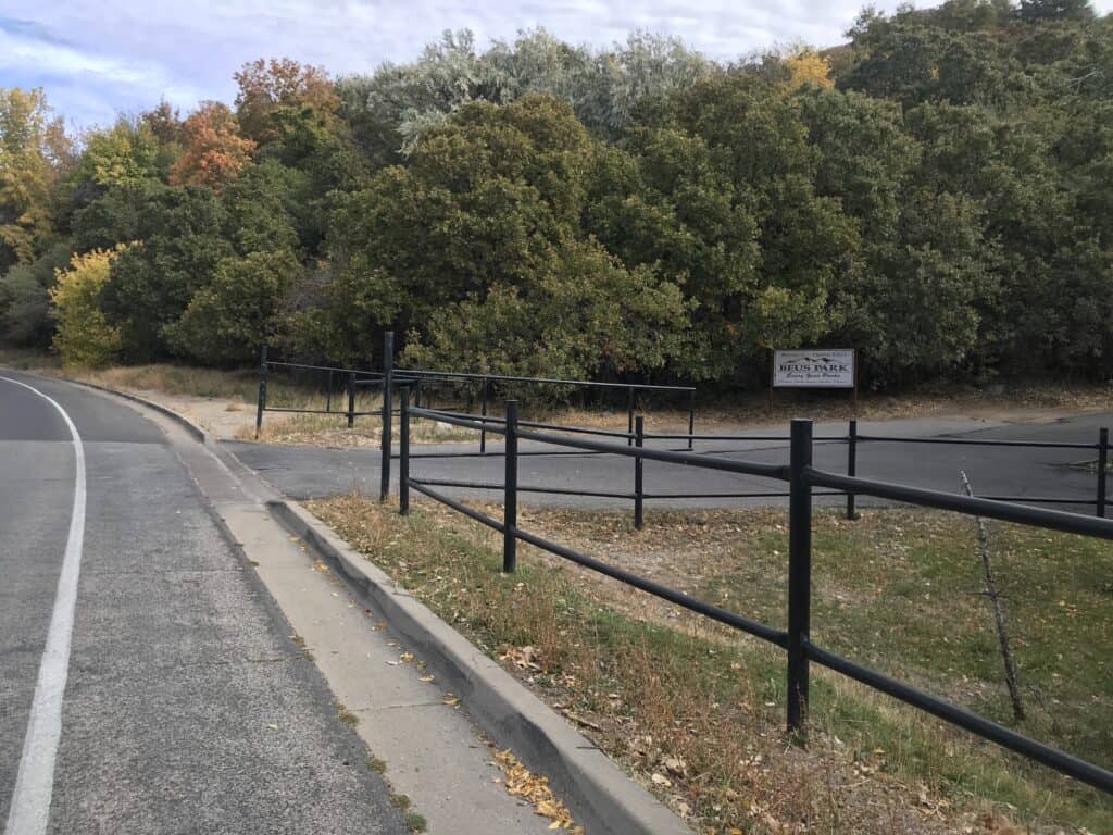 entrance to Beus Pond Trail