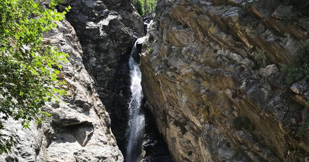 Rocky Mouth Waterfall