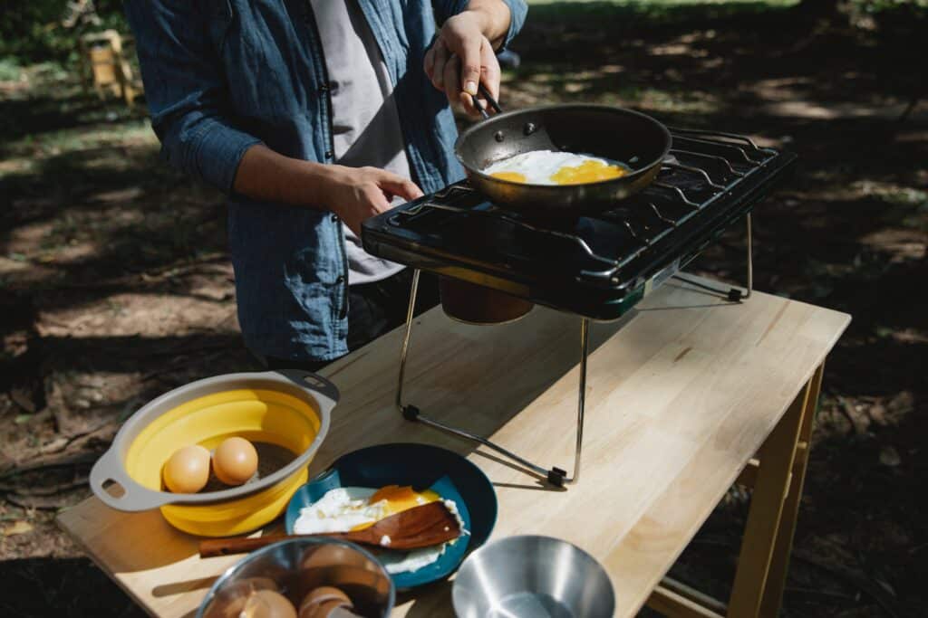 Man cooking breakfast